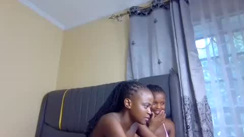 Snapshot of alora_bby chatting on 16, 11, 2025 Elly online show from 16, 11, 2025