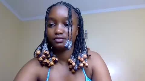 Snapshot of alora_bby chatting on 18, 11, 2025 Elly online show from 18, 11, 2025