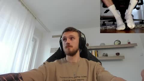 Snapshot of alphaboyfun chatting on 26, 11, 2025 Andi online show from 26, 11, 2025