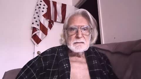 Snapshot of alphauniform chatting on 30, 4, 2026 AlphaUniform online show from 30, 4, 2026