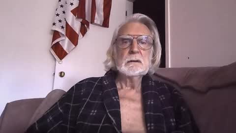 Snapshot of alphauniform chatting on 1, 5, 2026 AlphaUniform online show from 1, 5, 2026