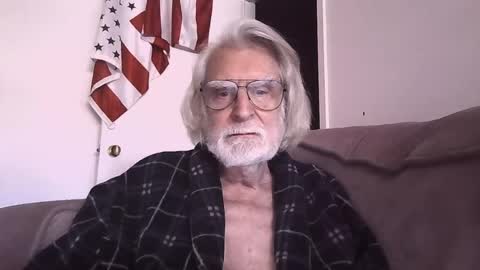 Snapshot of alphauniform chatting on 12, 5, 2026 AlphaUniform online show from 12, 5, 2026