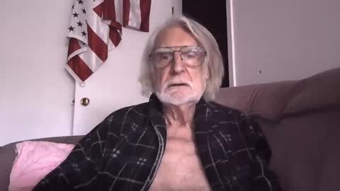 Snapshot of alphauniform chatting on 18, 5, 2026 AlphaUniform online show from 18, 5, 2026