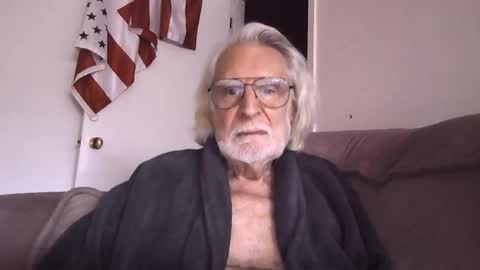 Snapshot of alphauniform chatting on 19, 5, 2026 AlphaUniform online show from 19, 5, 2026