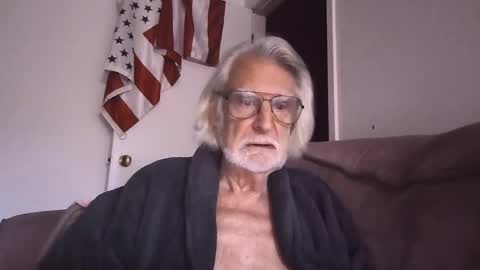 Snapshot of alphauniform chatting on 20, 5, 2026 AlphaUniform online show from 20, 5, 2026