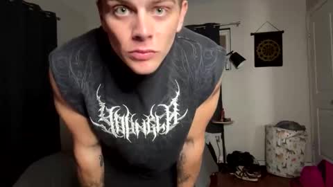 Snapshot of alphavibesxxx chatting on 4, 11, 2025 AlphaVibesXXX - Master Levi  Mistress Kat online show from 4, 11, 2025