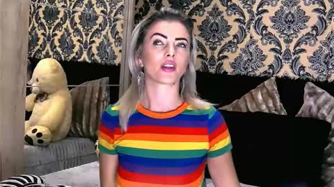 Snapshot of alyblonde chatting on 11, 1, 2025 aly online show from 11, 1, 2025