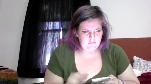 Snapshot of alycewonderland96 chatting on 4, 8, 2026 Alyce in Wonderland online show from 4, 8, 2026