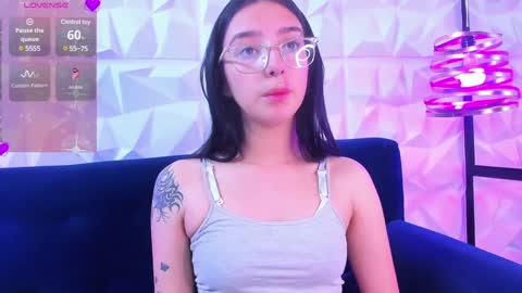 Snapshot of alys_molly chatting on 24, 12, 2024 sopie online show from 24, 12, 2024