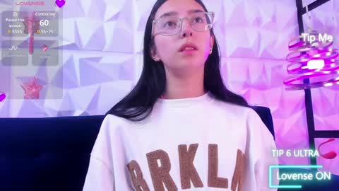 Snapshot of alys_molly chatting on 28, 12, 2024 sopie online show from 28, 12, 2024