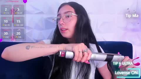 Snapshot of alys_molly chatting on 14, 1, 2025 sopie online show from 14, 1, 2025