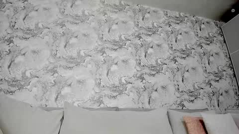 alysamillan online show from 18, 1, 2025