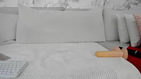 alysamillan online show from 10, 3, 2025