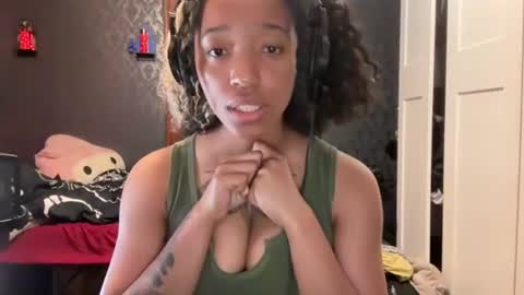 Snapshot of alyx_valoria chatting on 13, 7, 2026 Alyx online show from 13, 7, 2026