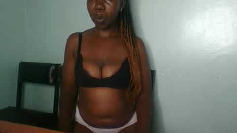 Snapshot of am_creme_delight chatting on 21, 4, 2026 am_creme_delight online show from 21, 4, 2026