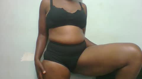 Snapshot of am_creme_delight chatting on 26, 5, 2026 am_creme_delight online show from 26, 5, 2026