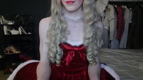 Snapshot of amaliecd chatting on 19, 12, 2024 Amalie online show from 19, 12, 2024