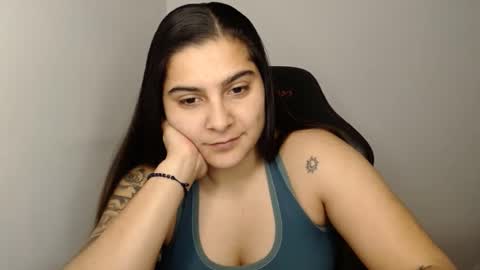 The queen of the biceps  online show from 1, 2, 2025