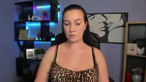 Snapshot of amanda_burn chatting on 5, 2, 2025 Amanda online show from 5, 2, 2025