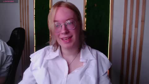 Snapshot of amanda_butlerr chatting on 6, 6, 2026 Hi im Amanda online show from 6, 6, 2026