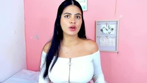 Snapshot of amanda_lorense chatting on 3, 10, 2025 Thalia online show from 3, 10, 2025