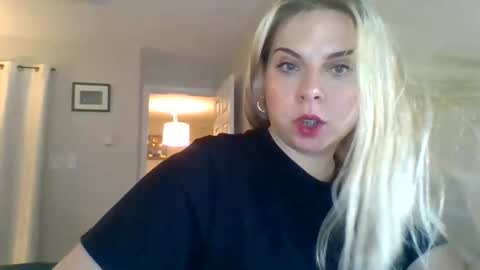 Snapshot of amandainbloom chatting on 18, 10, 2025 Amanda online show from 18, 10, 2025