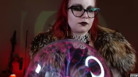 Goddess Amanita online show from 19, 12, 2024