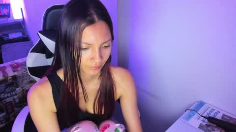 Snapshot of amara_22_ chatting on 14, 5, 2026 Liz online show from 14, 5, 2026
