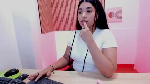 Snapshot of amaranta_blake chatting on 5, 8, 2026 AMARANTA online show from 5, 8, 2026