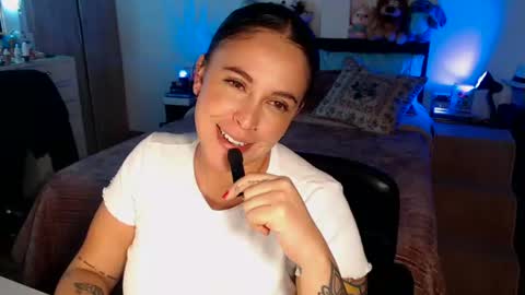 Snapshot of amarat_jolie chatting on 31, 7, 2026 Mila online show from 31, 7, 2026