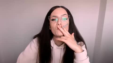 Snapshot of amazingeyes89 chatting on 12, 11, 2025 Izza online show from 12, 11, 2025