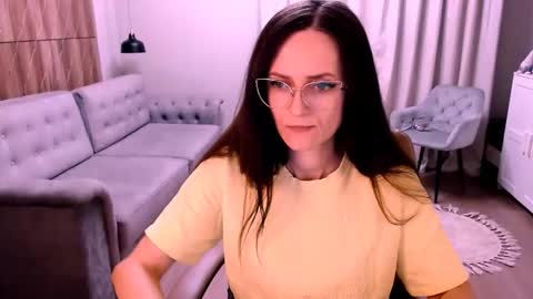 Snapshot of amazingeyes89 chatting on 16, 12, 2025 Izza online show from 16, 12, 2025