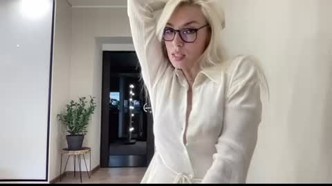 Kelly online show from 12, 6, 2026