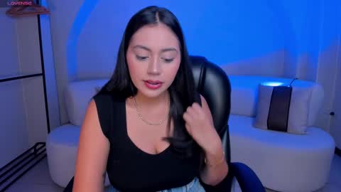 Snapshot of ambarjames_ chatting on 4, 10, 2025 Ambar online show from 4, 10, 2025