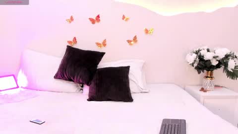 Amber grey online show from 15, 4, 2026