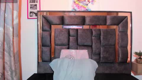 Snapshot of amberbeckeer chatting on 23, 11, 2025 Amber online show from 23, 11, 2025