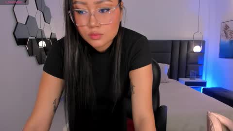 Snapshot of amberlewis_ chatting on 28, 9, 2025 Amber online show from 28, 9, 2025