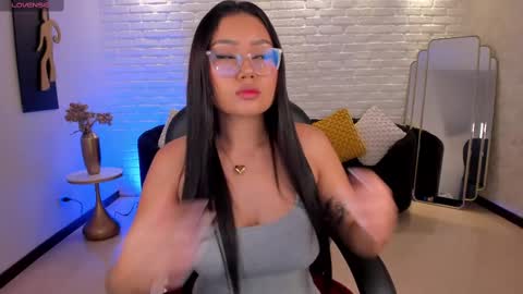 Snapshot of amberlewis_ chatting on 7, 10, 2025 Amber online show from 7, 10, 2025