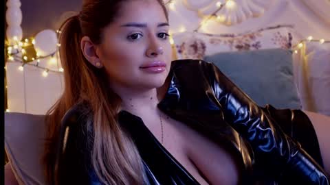 Amberseyes online show from 28, 12, 2024