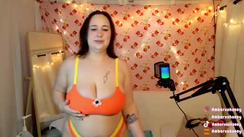 Amber Honey  online show from 5, 1, 2025