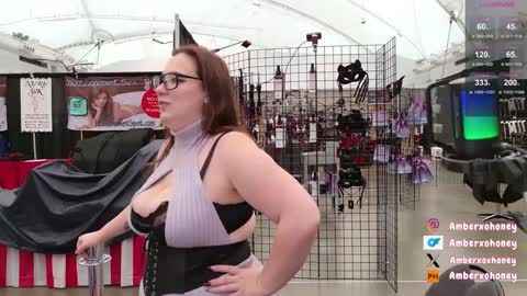 Amber Honey  online show from 1, 2, 2025