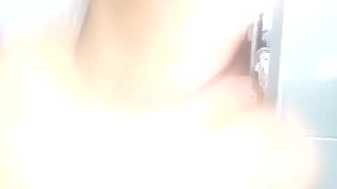 amelie brown online show from 18, 1, 2025