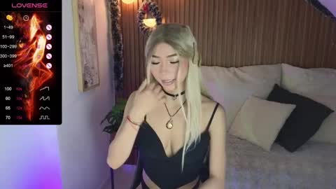 Snapshot of amelieaxie chatting on 19, 12, 2024 Isabella online show from 19, 12, 2024