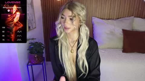 Snapshot of amelieaxie chatting on 23, 1, 2025 Isabella online show from 23, 1, 2025