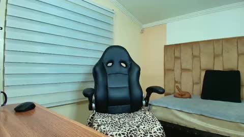 Amell Thomson online show from 28, 11, 2025