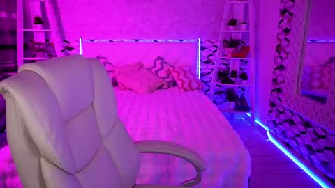 Snapshot of amellywhite chatting on 28, 4, 2026 Alina online show from 28, 4, 2026