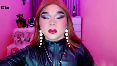 Snapshot of amiadoll chatting on 4, 12, 2024 Queen Mireska online show from 4, 12, 2024