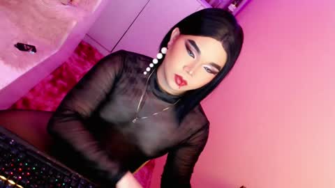 Snapshot of amiadoll chatting on 21, 1, 2025 Queen Mireska online show from 21, 1, 2025