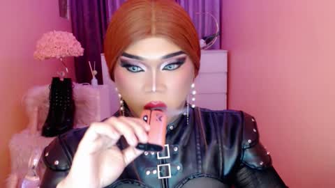 Snapshot of amiadoll chatting on 8, 9, 2025 Queen Mireska online show from 8, 9, 2025