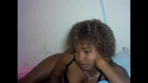 Snapshot of amielle_01 chatting on 15, 4, 2026 amielle_01 online show from 15, 4, 2026